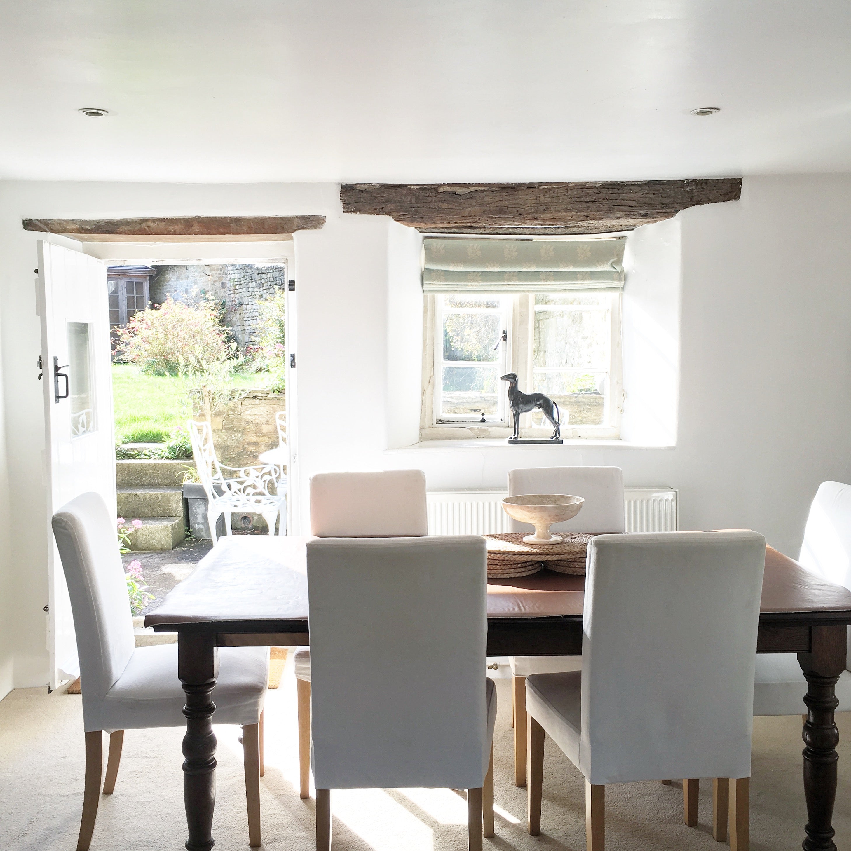 Travel To A Cotswolds Cottage in England