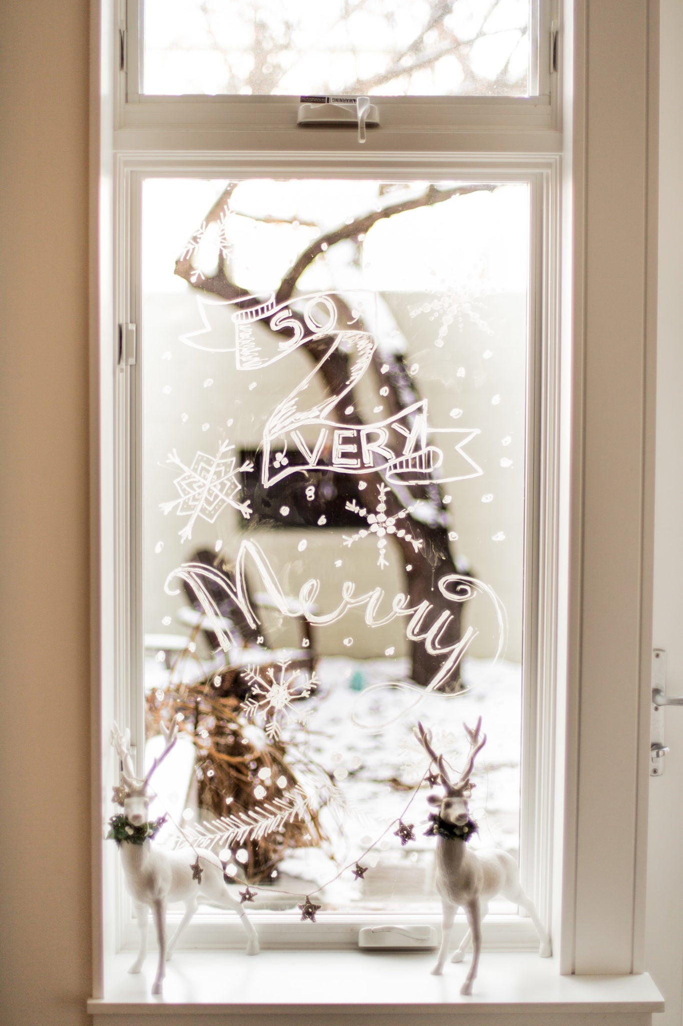 How to Paint Windows for the Holidays