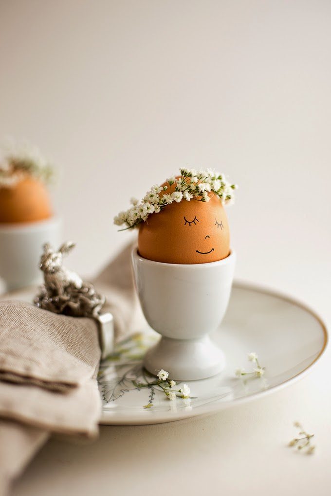 Floral Wreath Crowned Easter Eggs DIY