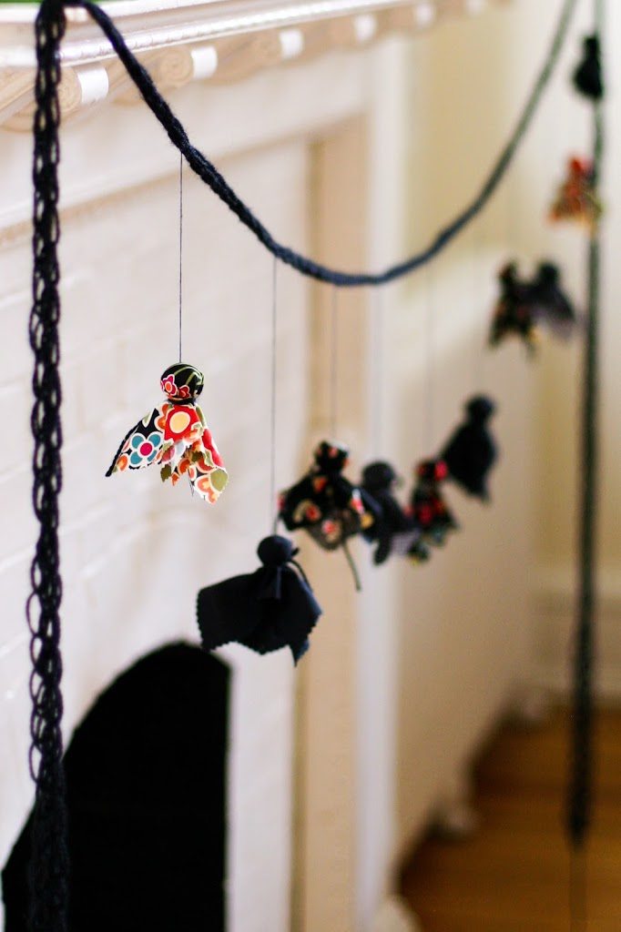 A Finger-Knit Ghost Garland - DIY tutorial