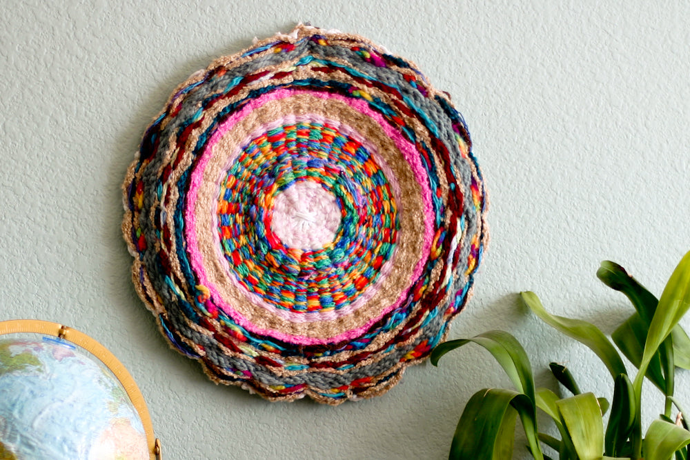 Woven Finger-Knitting Hula-Hoop Rug DIY