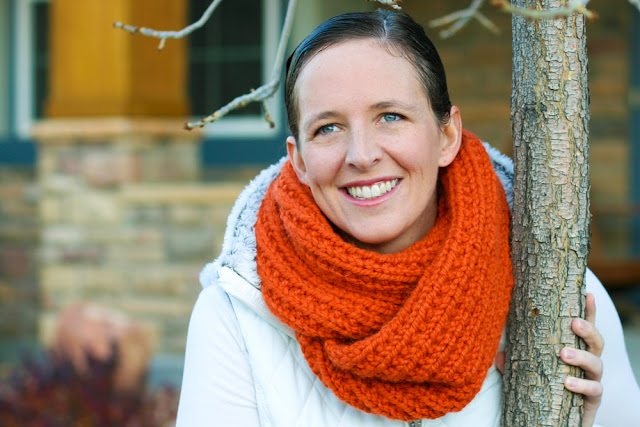 A Chunky Moebius Cowl - an easy chunky knit free pattern
