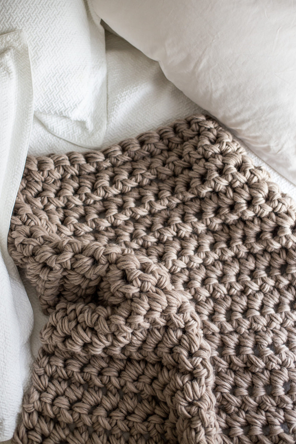 How to hand knit a blanket in 1 hour? Easy to follow tutorial