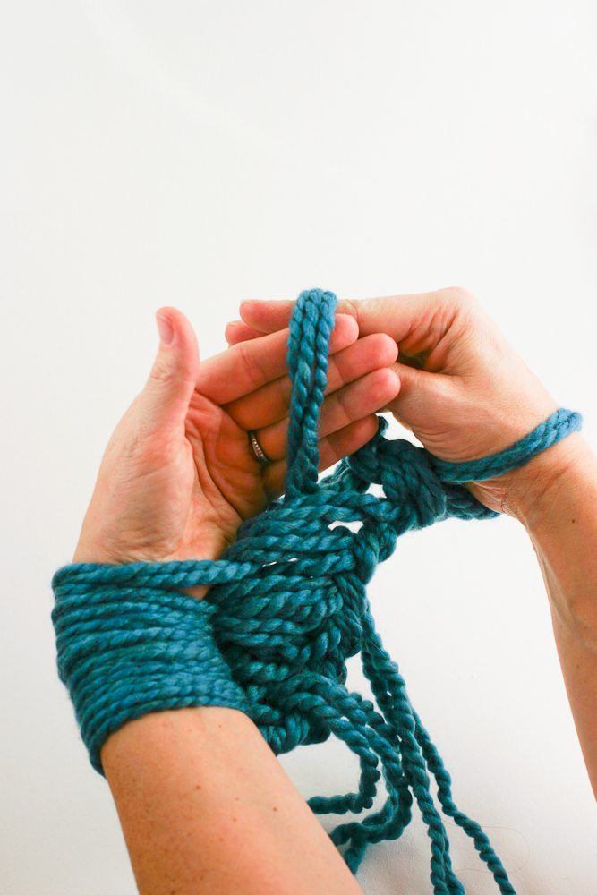 Arm Knitting How-To Photo Tutorial // Part 2: Knitting