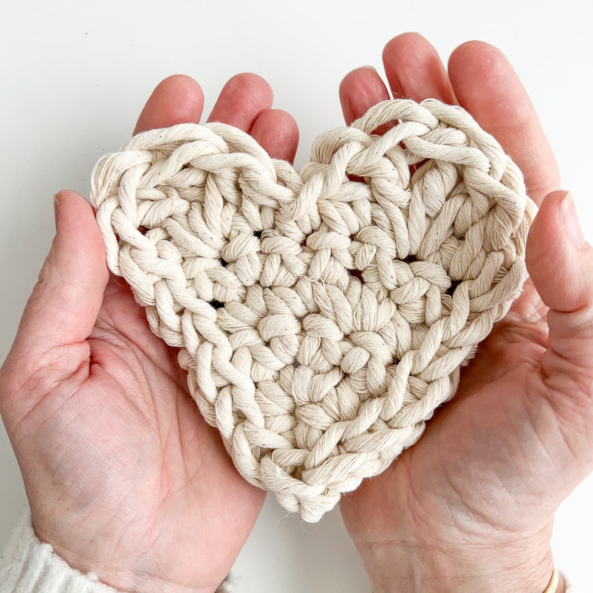 String of Crochet Hearts Pattern & How To VIDEO